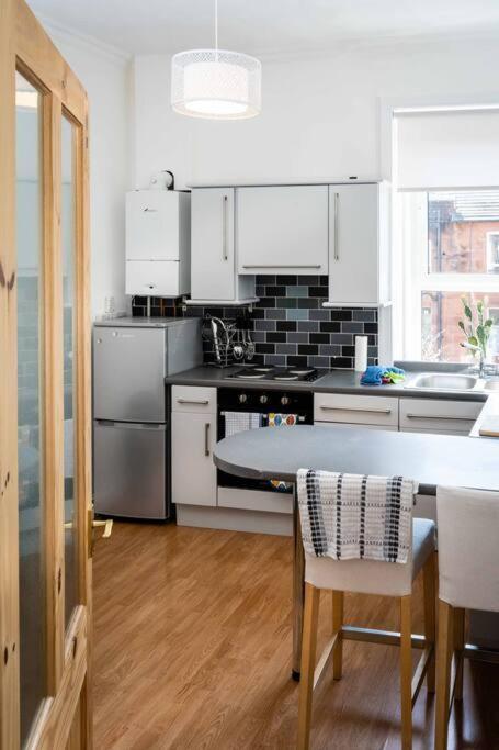 Charming 1-Bed Southside Flat In Great Location Appartement Glasgow Buitenkant foto