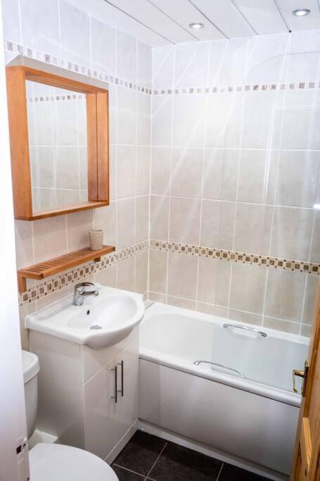 Charming 1-Bed Southside Flat In Great Location Appartement Glasgow Buitenkant foto