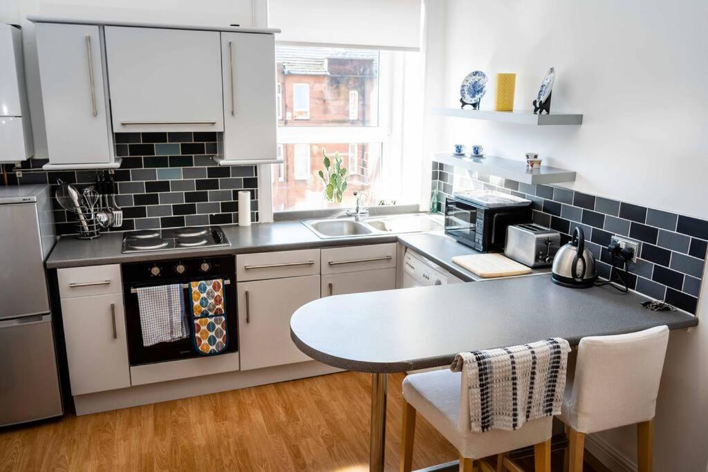 Charming 1-Bed Southside Flat In Great Location Appartement Glasgow Buitenkant foto